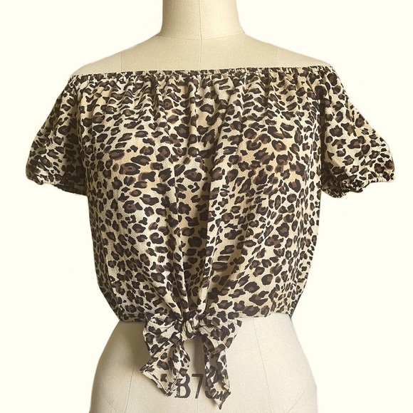 Leopard Print Off Shoulder Front Tie Cropped Top - Picture 4 of 5